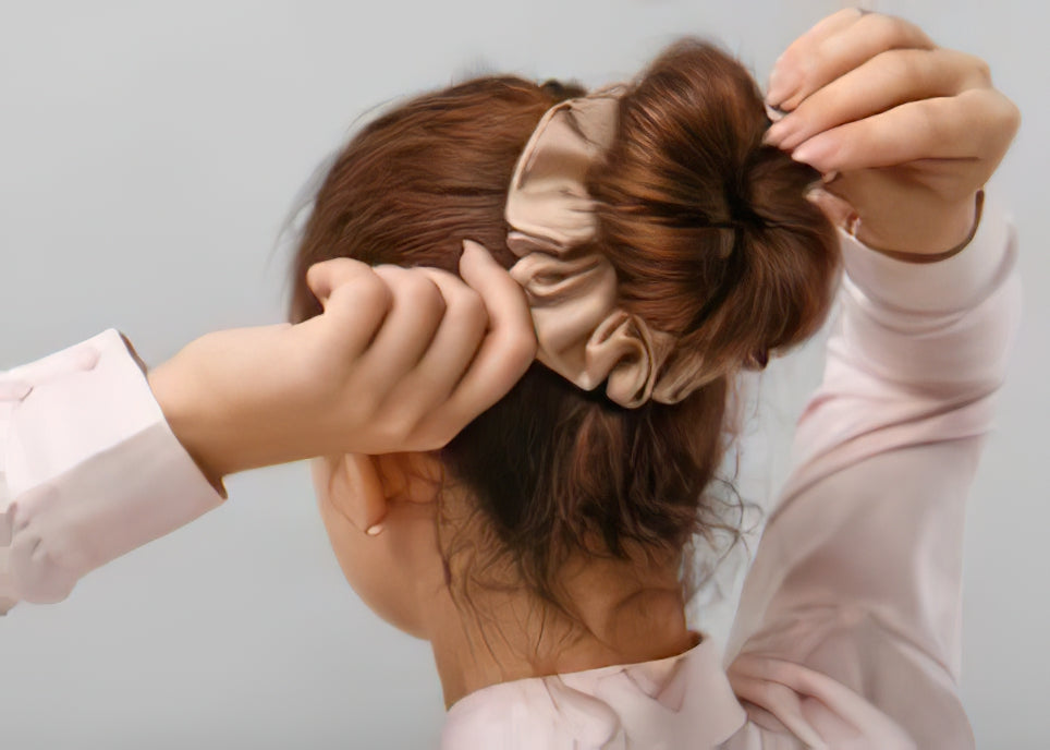 Hugrestsleep  Silk Scrunchy